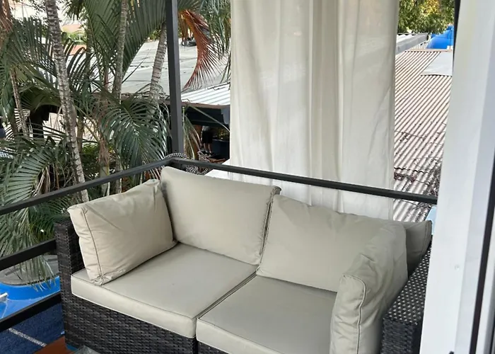 In The Shade - Coworking - 300mbit - Adults Only