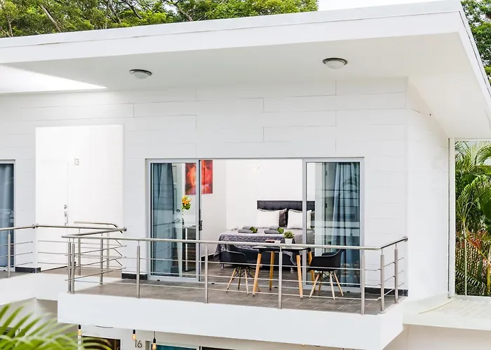 In The Shade - Coworking - 300mbit - Adults Only Tamarindo